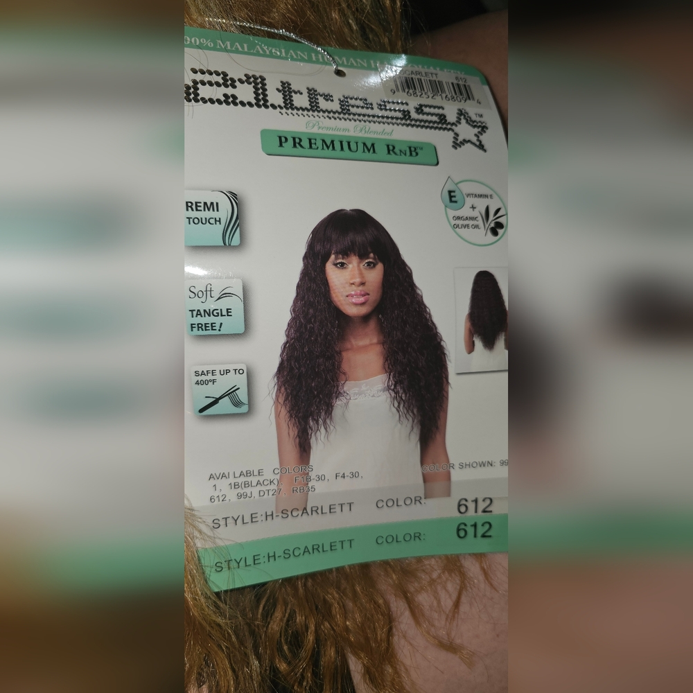 NWT RNB COLLECTION #612 H SCARLETTE WIG WITH BANGS